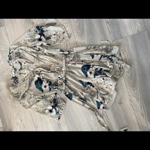 Dex jumpsuit size medium. So so cute! EUC